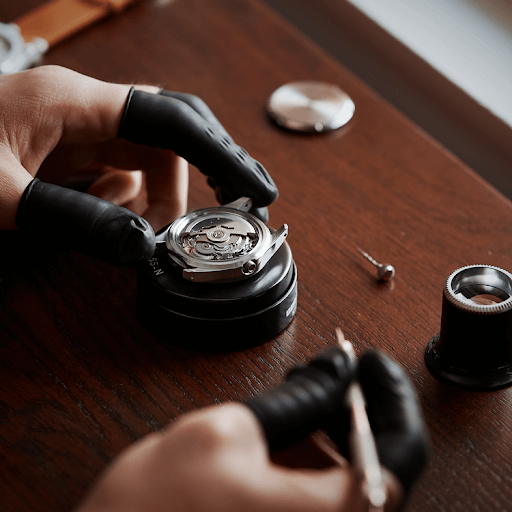 Hướng dẫn cách thay pin đồng hồ đeo tay đơn giản